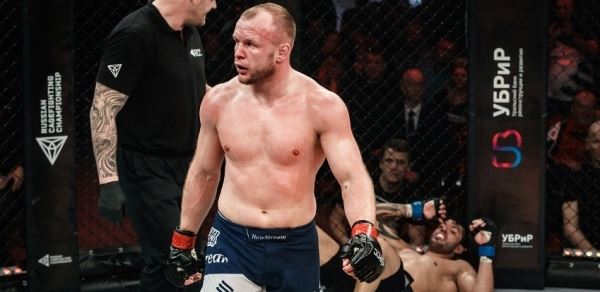 Александр Шлеменко ведет переговоры с UFC